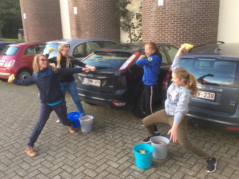 2019-10-03 rode neuzen car wash -1- bis.jpg