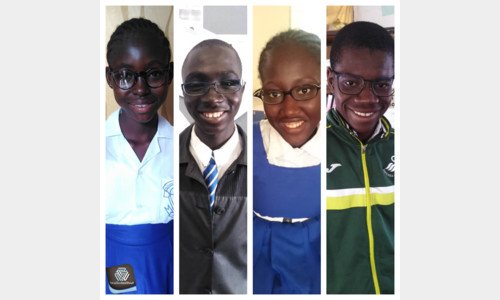 Brillen aangekomen op hun bestemming: Banjul, Gambia, Afrika!